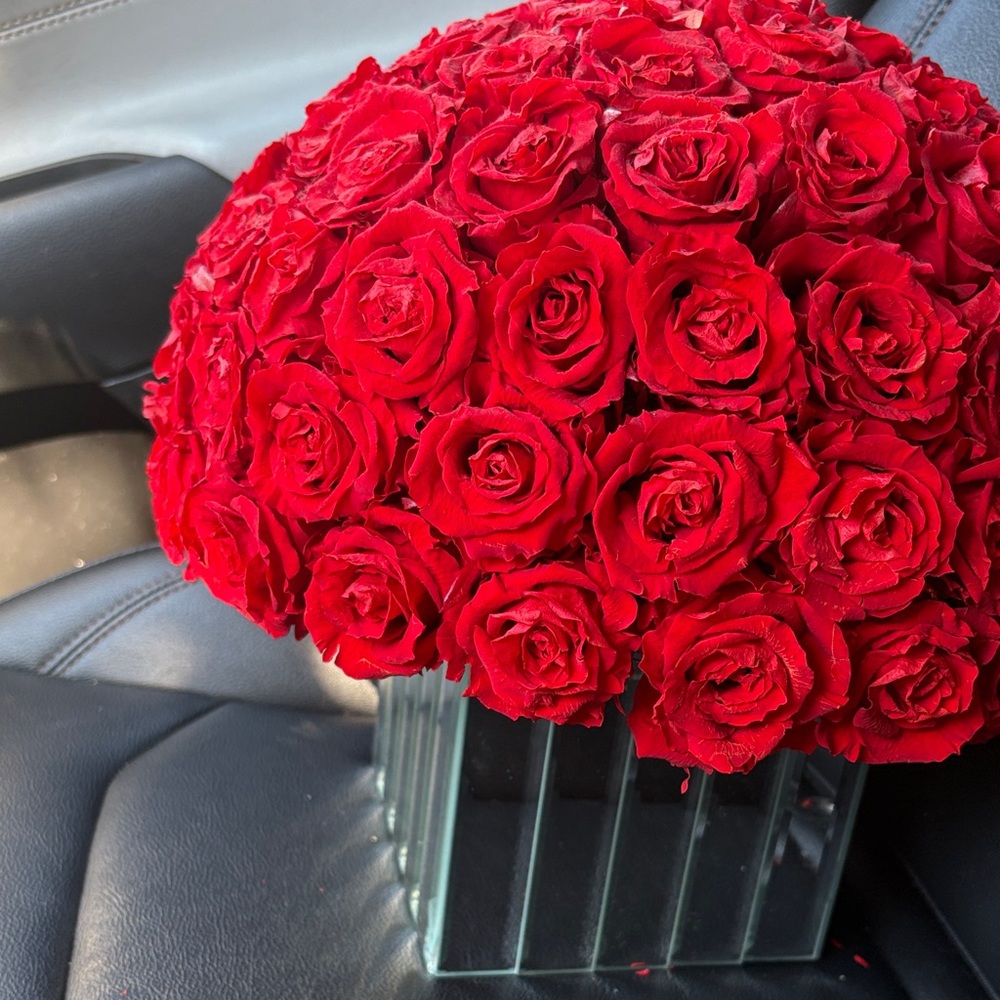 Elegant Red Rose Arrangement in Glass Vase